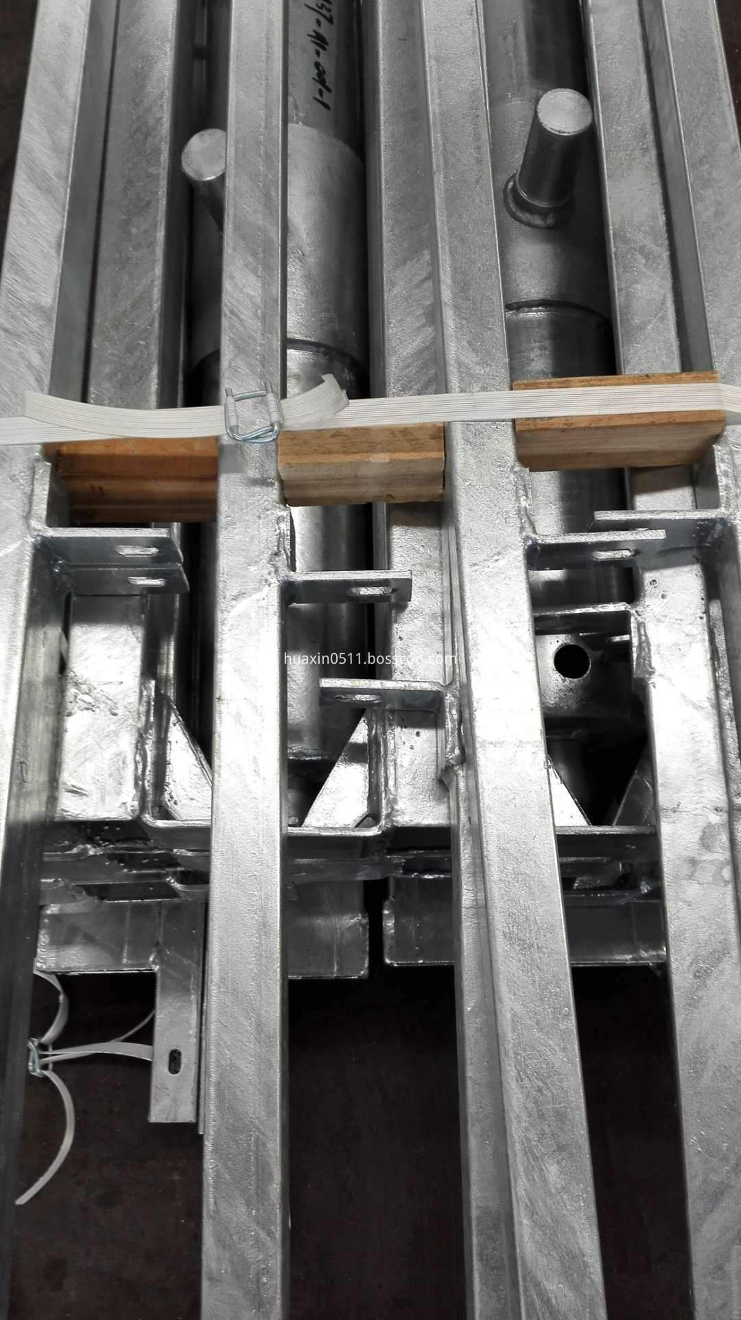 太阳能跨越支架