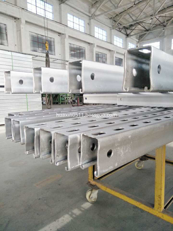 城市地下管托架