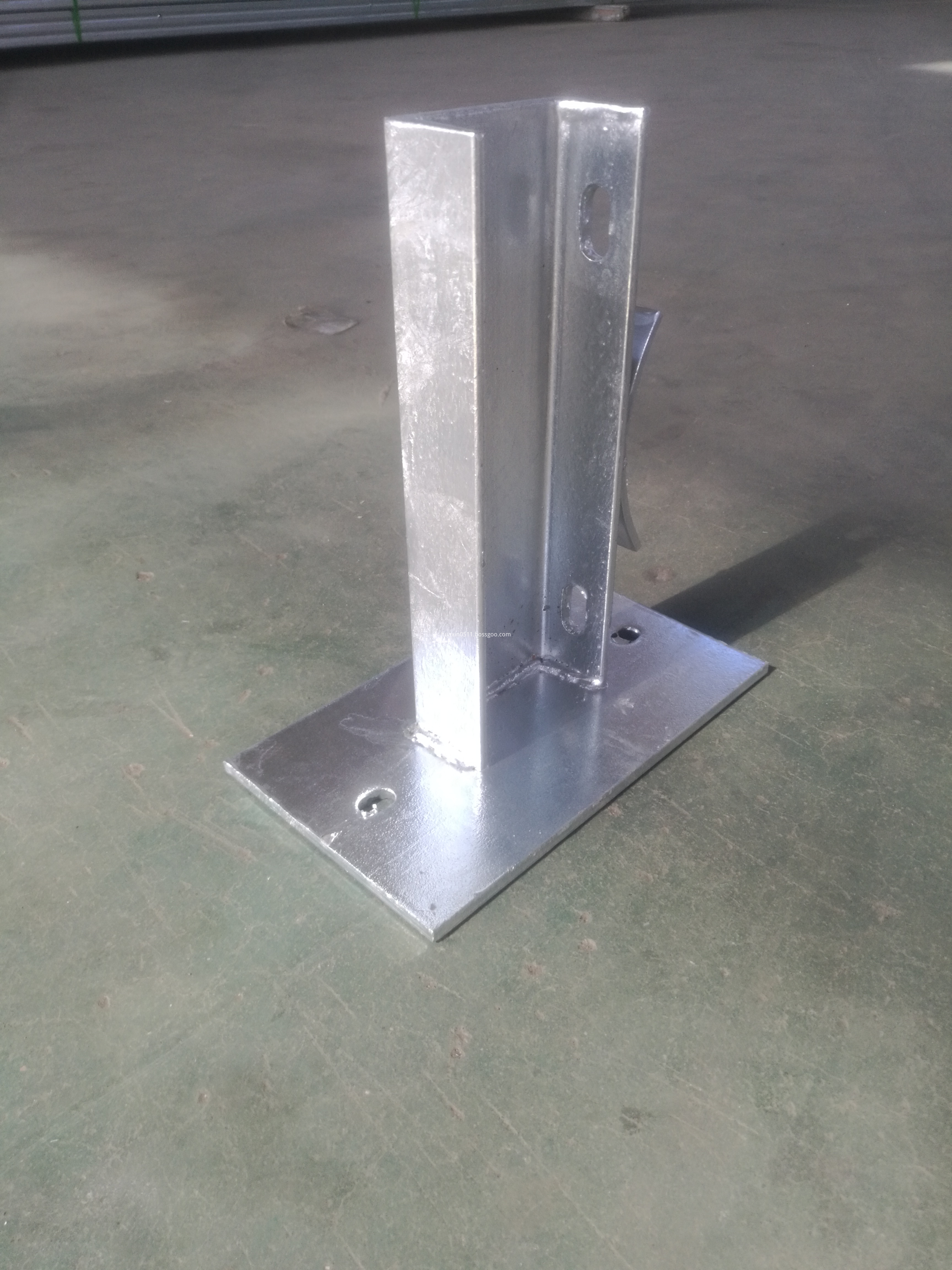 Subway pipe support syste