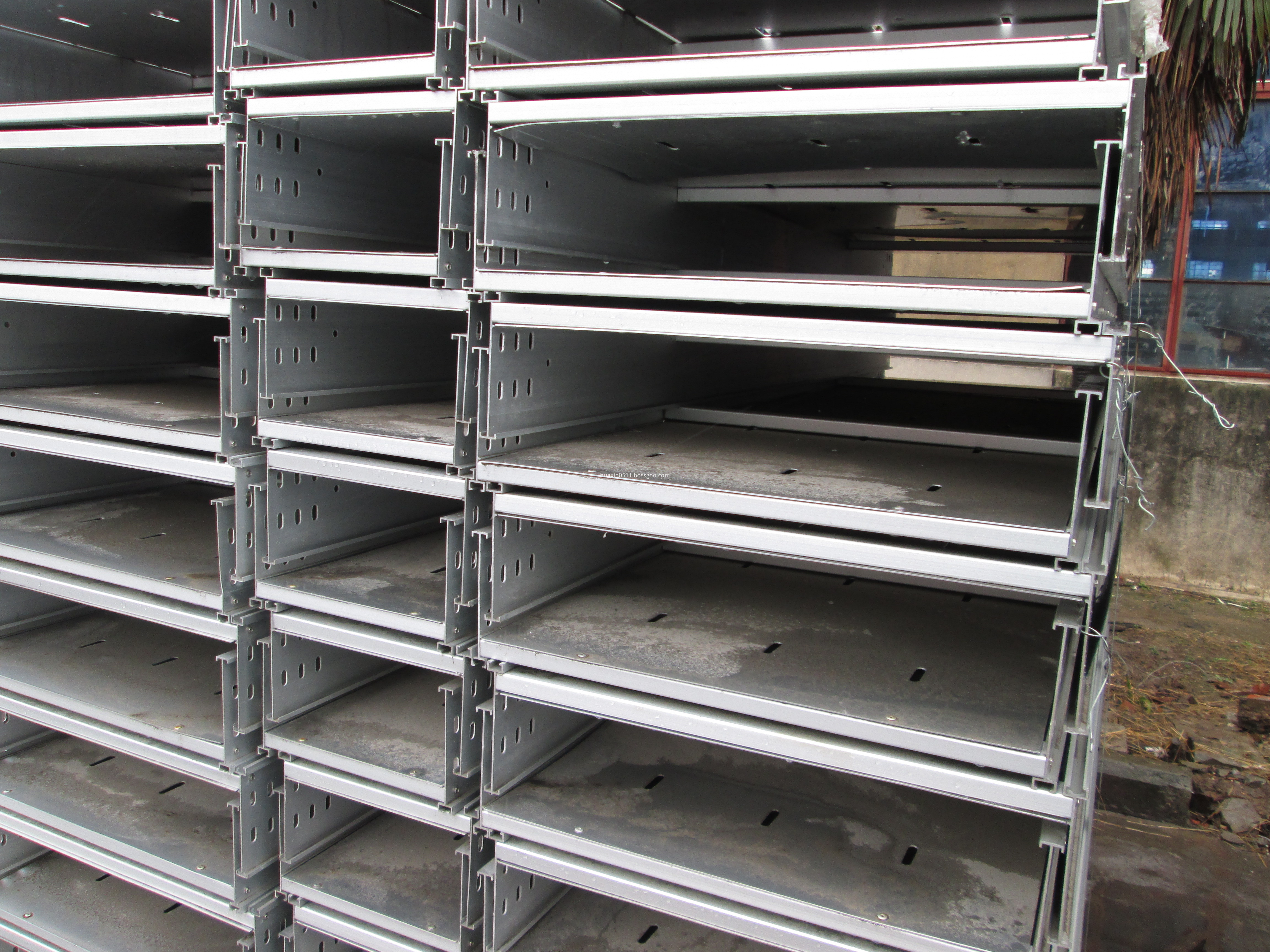 Aluminum alloy cable tray